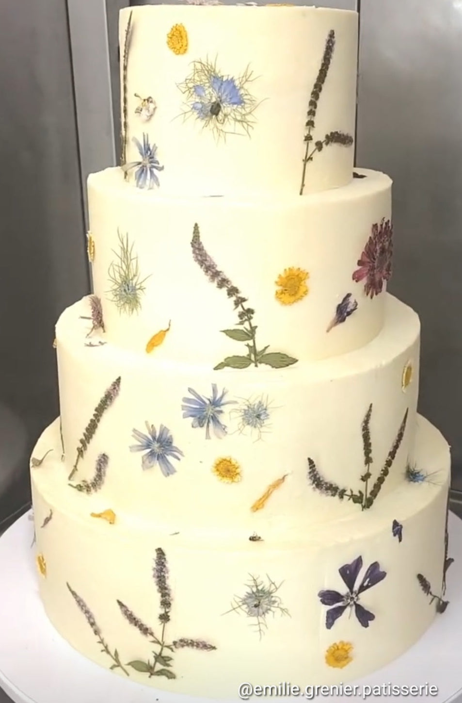 WEDDING CAKE EN FLEURS PRESSEES